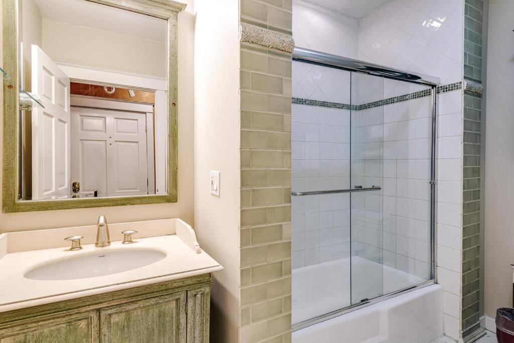 Appartement Historic And Unique Brownstone In Gold Coast - Downtown - 3 à Chicago Extérieur photo